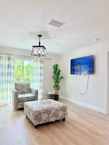 Sunshine Retreat | NEW 3/2, King Bed, and Garage - Image 2