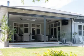 Central Hamptons Retreat - Comfort, Space & Style - Image 4