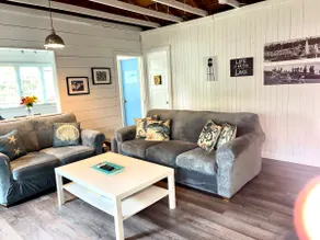 Cozy Cottage by the Pier - Image 2