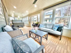Sunroom HotTub • Walk to Downtown • Wine Retreat - Image 2