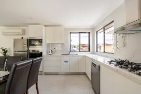 Brand new fully accessible 5 bedroom house - Image 3