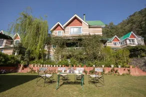 Private Sunset Lawn + Gazebo | 3BHK Family Cottage - Image 5