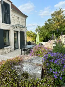 Beautiful country house with jacuzzi in season - Image 2
