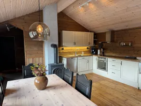 Idyllic family cabin - private & central location - Image 4