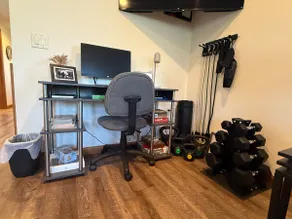 Pet Friendly Fully Furnished 1-Bedroom Oasis - Image 5