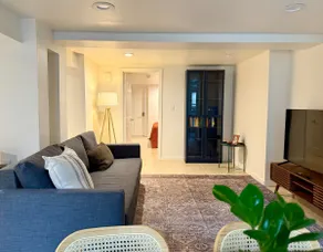 CASA 311 ! Welcome Home Private Parking Included - Image 2