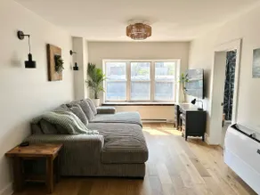 Cozy Urban Flat - Image 2