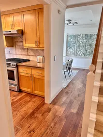 Comfy Townhouse Near Starbucks, Safeway & Shops - Image 5