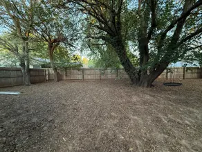 Cozy & Spacious home-away-from-home| EZ I35 access - Image 4