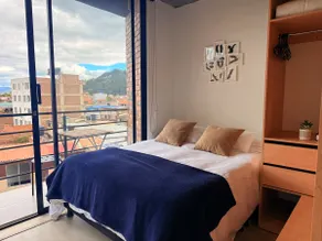 Artistic central loft with balcony - Image 2