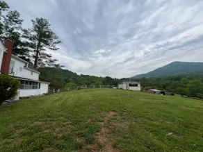 Historic Farmhouse with Mountain Views & Firepit - Image 3