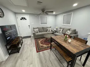 Cozy & Charming 3 bed rooms & 2 bath - Image 2