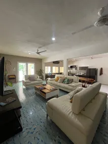 4 Private Rooms and Bathrooms, Big Pool & Parking - Image 4