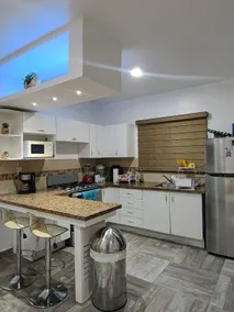 Urban Oasis with 3 Bedrooms - Image 4