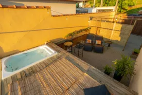 Private Heated Jacuzzi with Sea View - Image 3