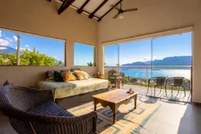 Private Heated Jacuzzi with Sea View - Image 4