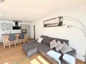 103 m² apartment with conservatory & island kitchen - Image 2