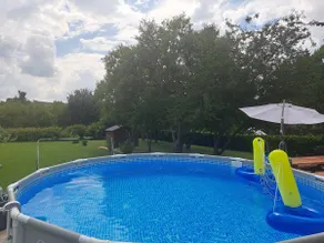 Large family home with garden, pool, games - Image 4