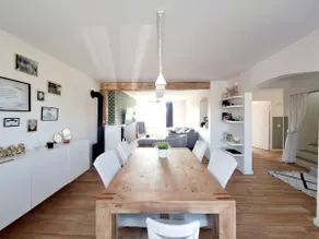 Large family home with garden, pool, games - Image 3