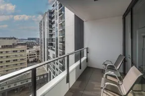 Luxury CBD Apartment, Level 14 Views, Walk to Canberra Centre & Dining & FREE PARKING - Image 3