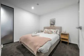 Luxury CBD Apartment, Level 14 Views, Walk to Canberra Centre & Dining & FREE PARKING - Image 4