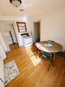The Mulberry Loft | Cozy 2BR Near Downtown EC - Image 4