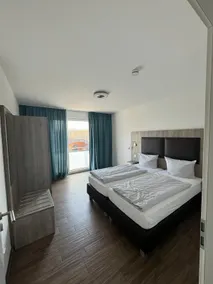 Spacious apartment with sauna & lake view - Image 3