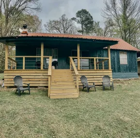 Sissy’s Cabin on Sunset Dr. - Image 2