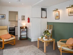 Riverside Retreat - Image 4