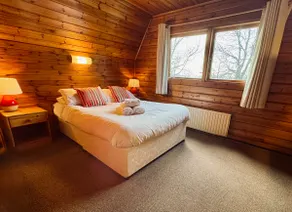 Spacious Tor View Lodge with Hot Tub in Devon - Image 4
