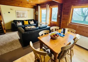 Spacious Tor View Lodge with Hot Tub in Devon - Image 3