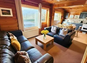 Spacious Tor View Lodge with Hot Tub in Devon - Image 3