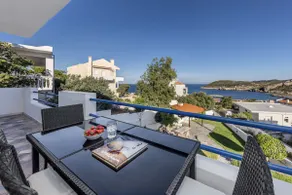 Elegant Coastal Retreat, Hot Tub and Sea Views By KB Hospitality - Image 3