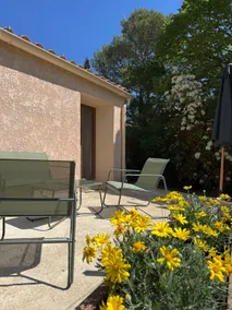 Charming cottage with pool access - Image 2