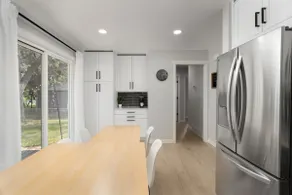 Experience the charm & modern appeal of Bell St. - Image 3