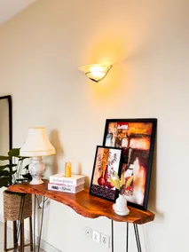 Luxe Loft 2: Cozy 3-Bed Escape - Image 3