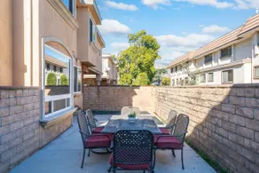 SALE-3B Arcadia Spacious Retreat with Private yard - Image 5