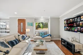 SALE-3B Arcadia Spacious Retreat with Private yard - Image 4