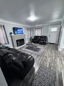 #rcozyhomes. 3 Queens 3 Bedrooms. 2 Living Rooms - Image 2