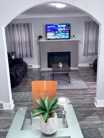 #rcozyhomes. 3 Queens 3 Bedrooms. 2 Living Rooms - Image 4