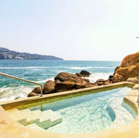 Brand new! Luxury beachfront pool - Image 2