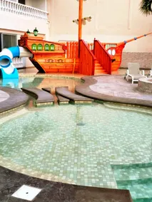 Brand new! Luxury beachfront pool - Image 3