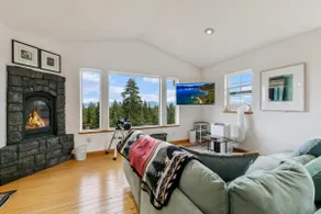 Donner Vistas: Beautiful Views, Weber BBQ, Games - Image 2