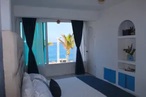 Oceanfront apartment near aquarium - Image 2