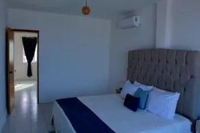 Oceanfront apartment near aquarium - Image 3