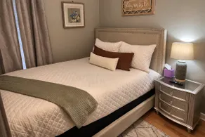 Cottage on Historic Main St- Low Cleaning Fee - Image 3