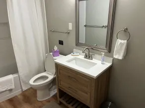 Cottage on Historic Main St- Low Cleaning Fee - Image 4