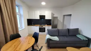 Modern Apt. Keyless Access, Parking, Home Office - Image 5