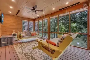 Waters Edge: A Luxurious Waterfront Retreat hottub - Image 3