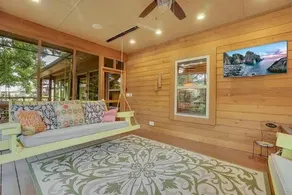 Waters Edge: A Luxurious Waterfront Retreat hottub - Image 2